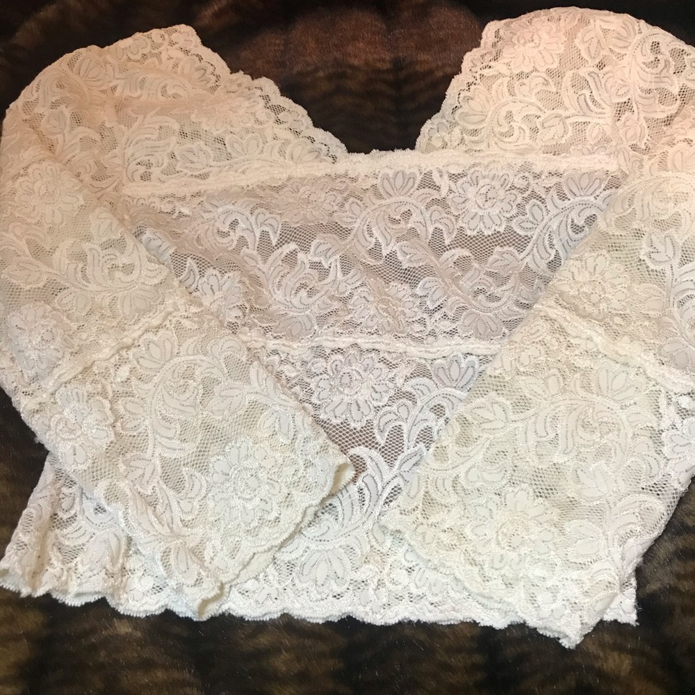Neiman Marcus Ivory Lace Stretch Top 3/4 Sleeves S